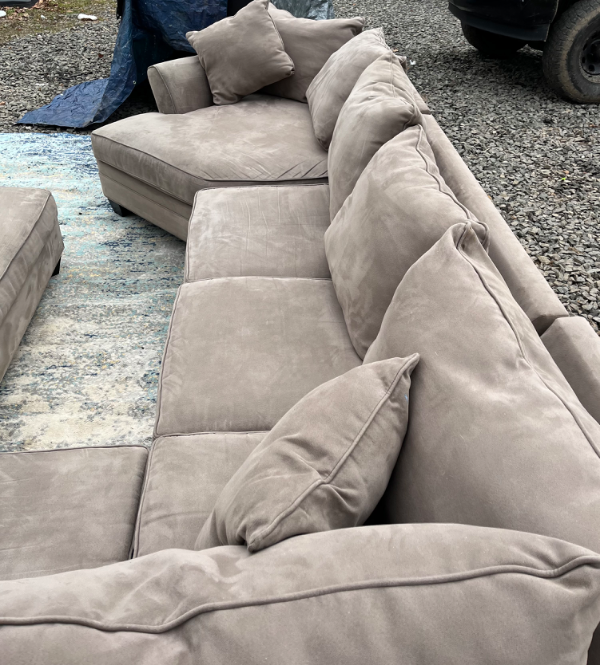 ( Free Delivery ) 160β Gray Raymour & Flanigan Sectional