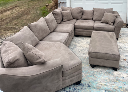 ( Free Delivery ) 160“ Gray Raymour & Flanigan Sectional