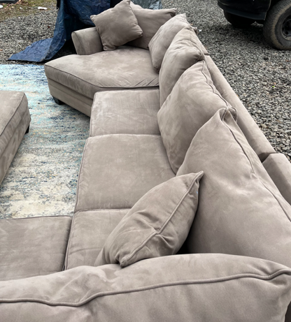 ( Free Delivery ) 160“ Gray Raymour & Flanigan Sectional