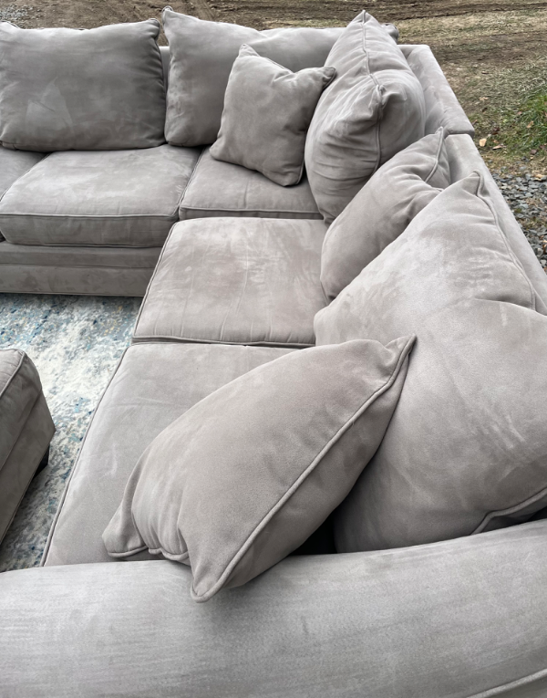 ( Free Delivery ) 160“ Gray Raymour & Flanigan Sectional